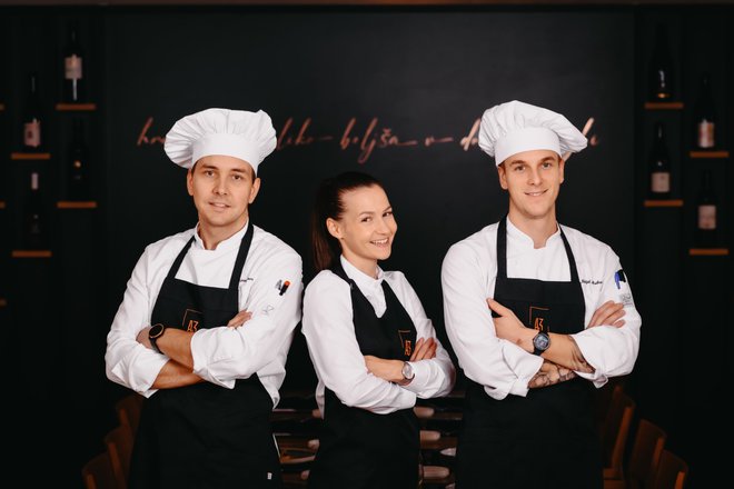 Chef Restavracije A3 Damjan Wallner ter zakonca Hribar – Barbara vodi strežbo, Matjaž je kreativni vodja kuhinje.