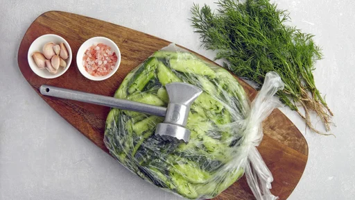 Uporabite lahko tudi kuhinjsko kladivo. (Foto: Maksim Luzgin Getty Images/istockphoto)