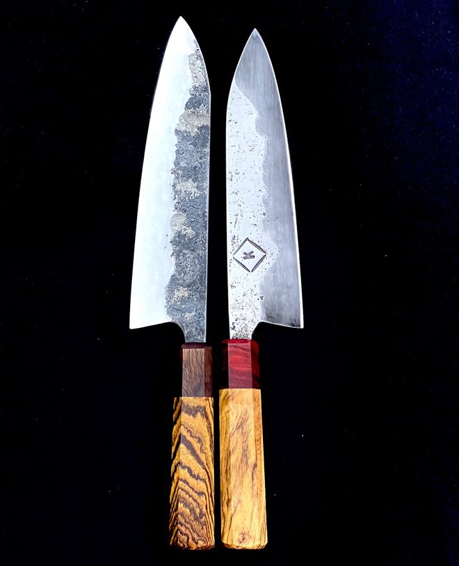 Nekaj takega si ogledujte, če hočete uporaben kuhinjski nož za domačo rabo. Sicer oblika gyuto.