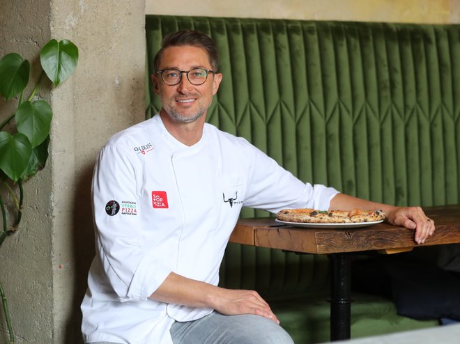 Greg Yurkovich iz picerije Pop's Pizza sredi Ljubljane, ki so jo te dni razglasili za 40. najboljšo v Evropi.