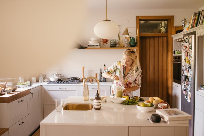 Darja Končarevič v svoji kuhinji.