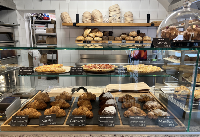 Izbira v ljubljanski pekarni Brot na Poljanski cesti 11 ni majhna ...