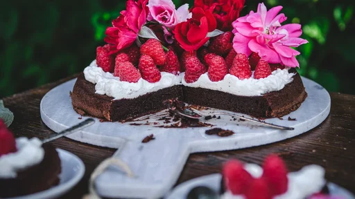 Čokoladna torta, ki se kar topi v ustih (Foto: Mateja Delakorda)