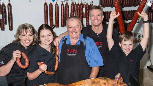 Tri generacije družine, ki v Avstraliji ohranja okuse tradicionalnih evropskih mesnin.