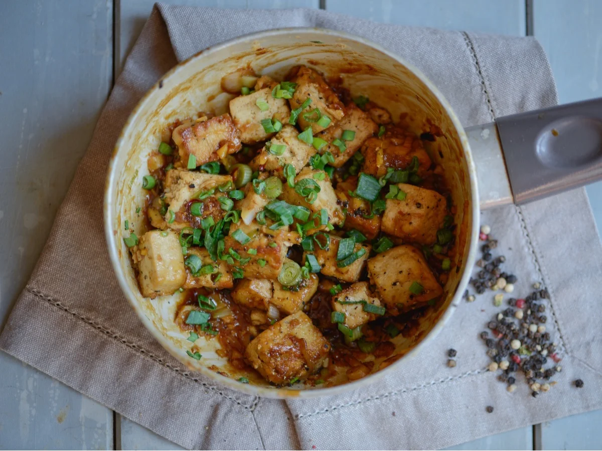 Tofu s poprom je odlična priloga
