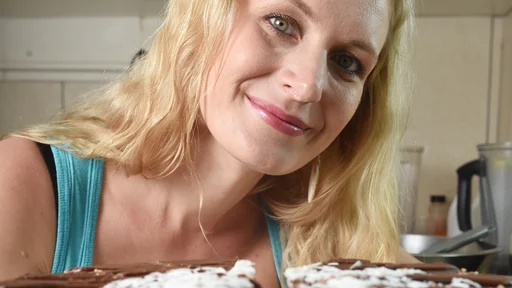 Mother of three and business women Petra Kepic from Petra's raw cakes is dominating online sales along with many other Australian mum's.