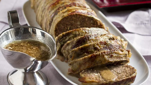 Priporočamo, da se osebno oglasite pri mesarju in naj vam meso za mesno štruco zmelje ravno takrat.