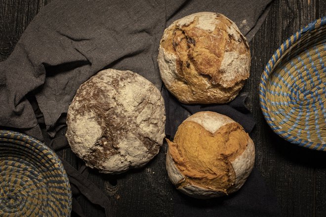 Ajdov, bučni in krompirjev kruh brez gnetenja