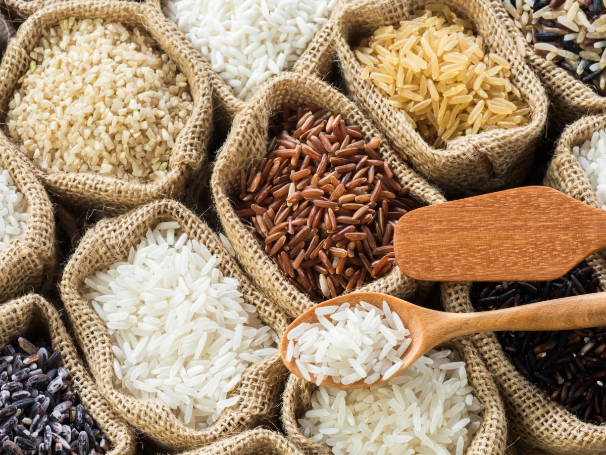 Thai's rice collection in burlap bag