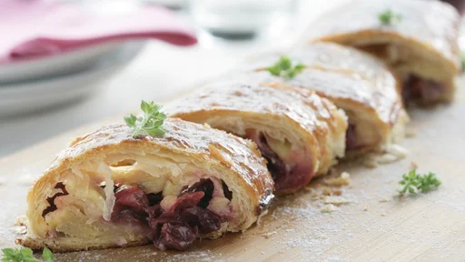Grapes strudel with chocolate