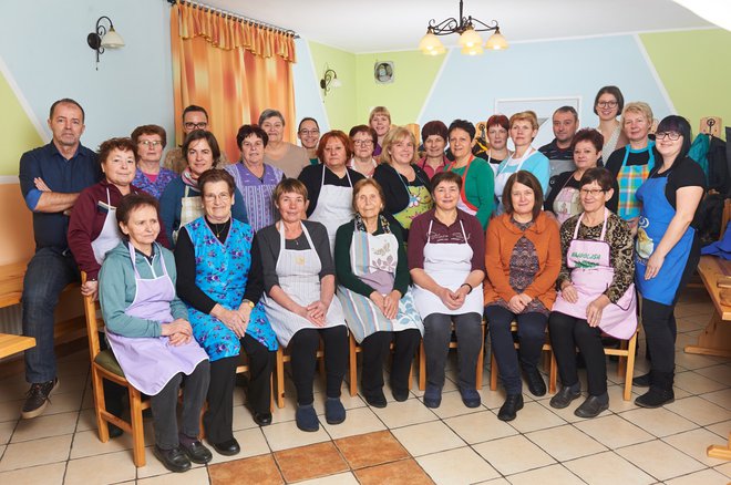 Fotograf Tomo Jeseničnik in odlične libeliške gospodinje.