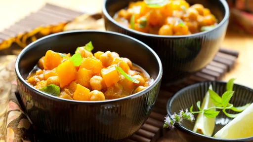 Pumpkin curry with chick-peas