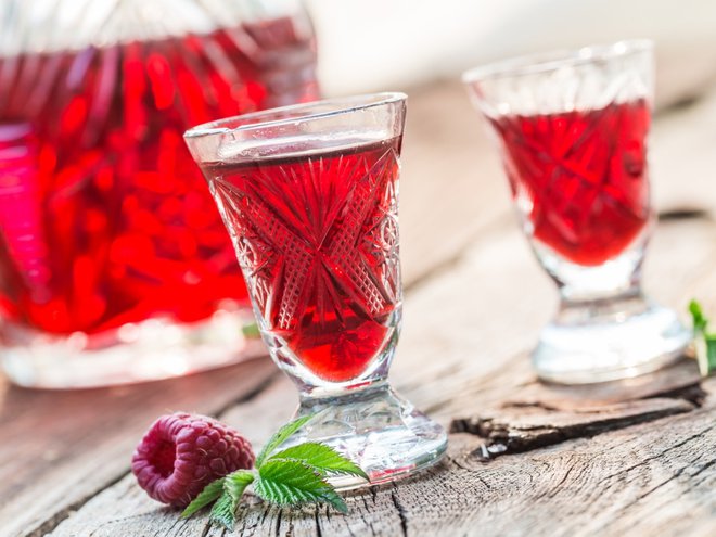 Fresh liqueur with alcohol and raspberries in summer
