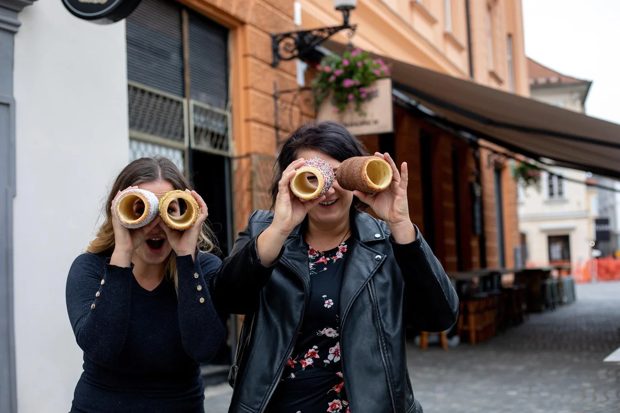 Maša in Špela Debevc sta začeli sladico leta 2018 peči na Bregu v Ljubljani. (Foto: Nina Premk)