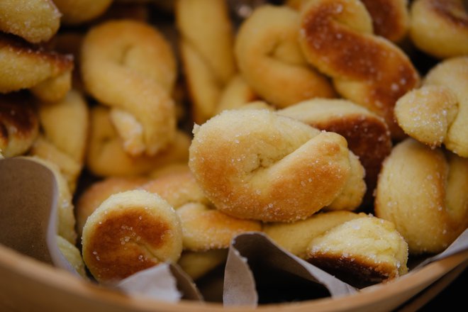 Tradicionalno pecivo iz Pakoštanov, imenovano vodenjaki (Foto: Špela Ankele)