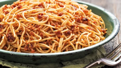 Če imate na zalogi suhe paradižnike, lahko skuhate božanske špaget (Foto: zkruger/Getty Images)