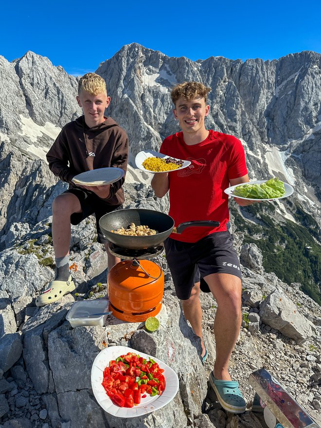 Tako se na vrhu dvatisočaka pripravi wrape. (Foto: osebni arhiv Vida Pintariča)