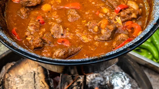 V lepem vremenu ga kuhamo v kotlu na prostem. FOTO: Geogif/Getty Images