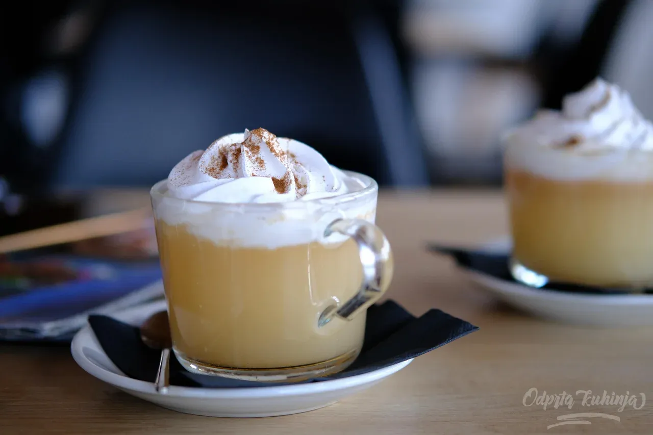 Takole butterbeer postrežejo v restavraciji Tavči v Lescah. FOTO: Špela Ankele