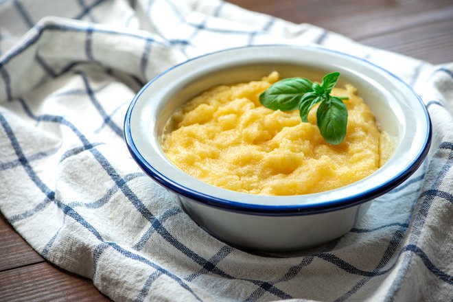 Na ta način pripravljena polenta nikoli ne bo dolgočasna