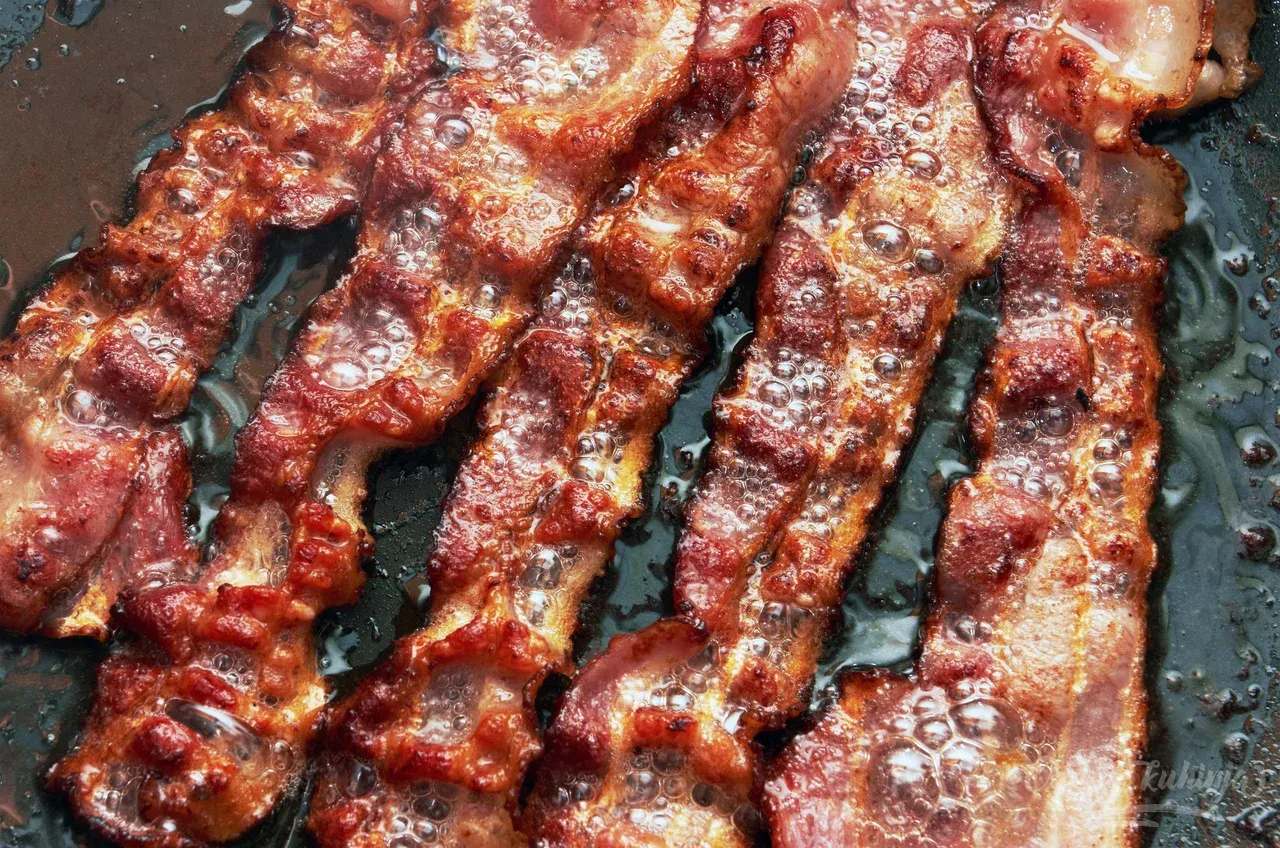 Slanina v ponvi. (Foto: Krasyuk/Getty Images)