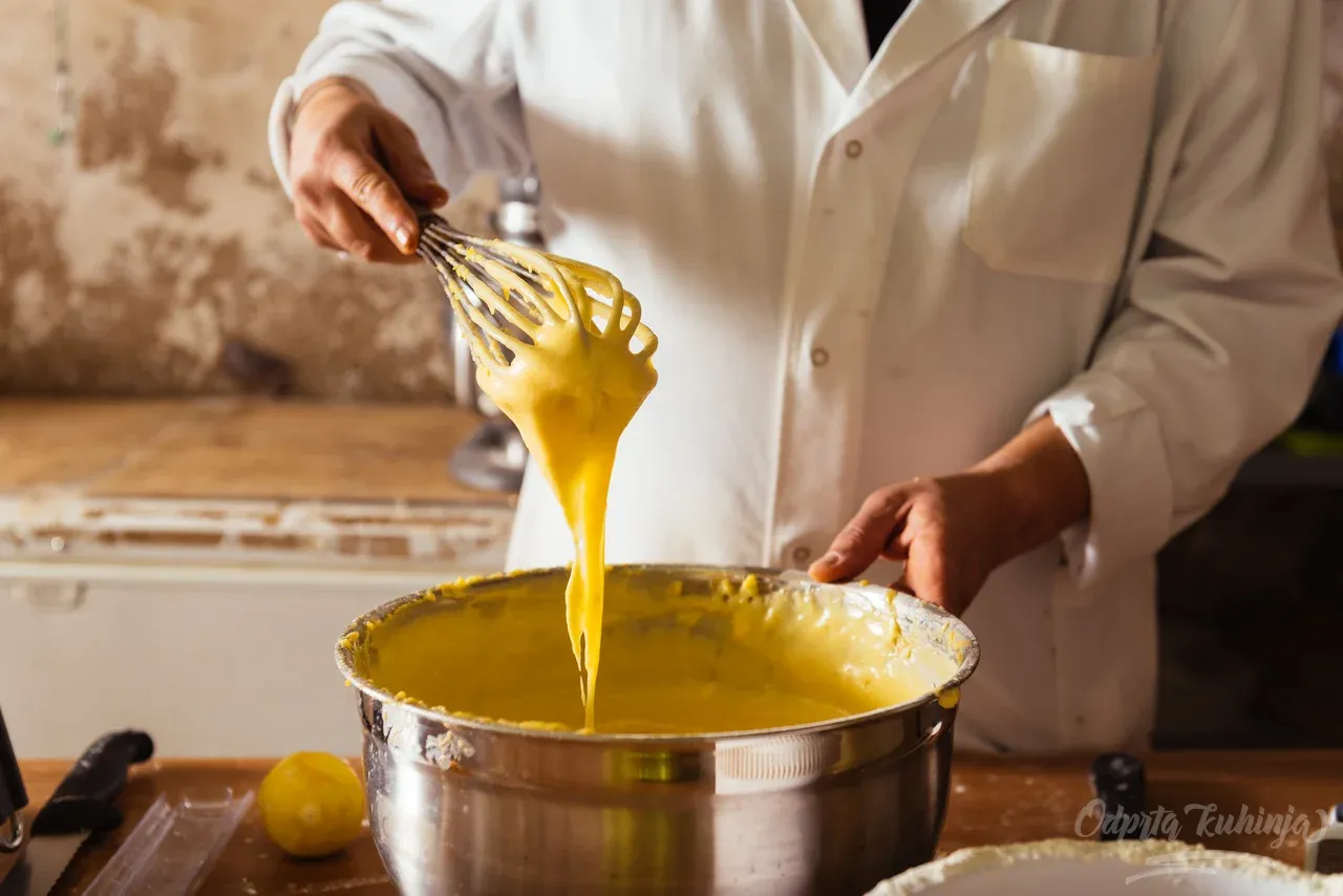 Kuhanje slaščičarske kreme (Foto: Galdric/Getty Images)
