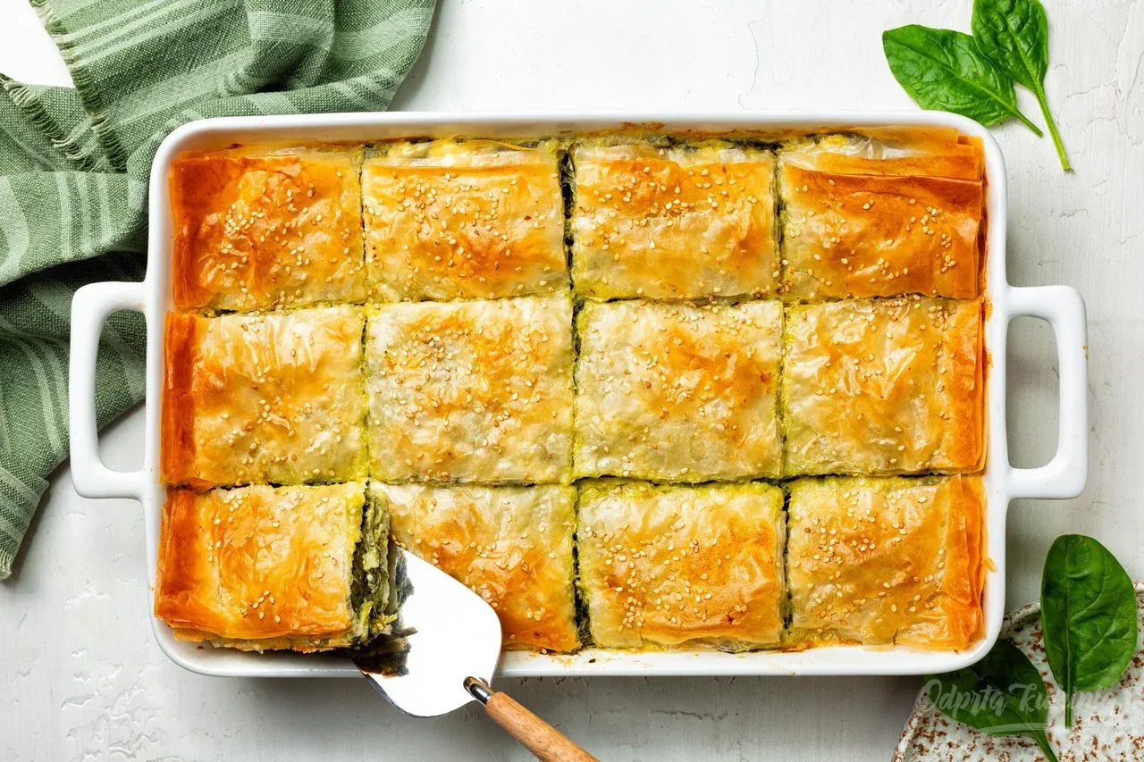 Spanakopito si lahko hitro in preprosto pripravimo kar za kosilo med tednom. (Foto: Olga Mazyarkina/Getty Images)
