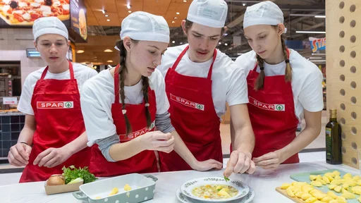 Že od samega začetka pri projektu Kuhnapato sodeluje OŠ Šturje iz Ajdovščine, ki se je tudi letos odlično odrezala. (Foto: arhiv Spar Slovenija)