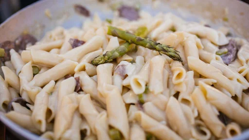 Fuži s klobaso in šparglji (Foto: Arhiv Viva La Pasta)
