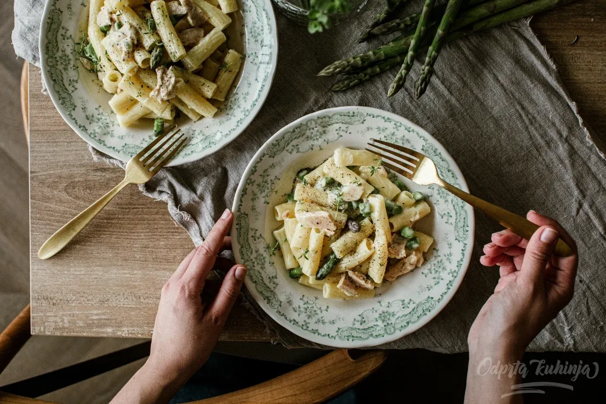 Carbonara s tuno in šparglji (Foto: Sonja Ravbar)